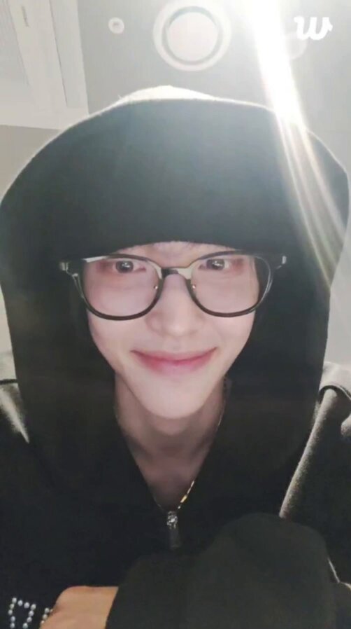 멤버들 갓으니까 애교 한 번 해 달라고? 하… 멤버들 갓으니까 애교 함 하까? ↑ 요러고 아궁빵 말드니 막 웃음 ㅜ