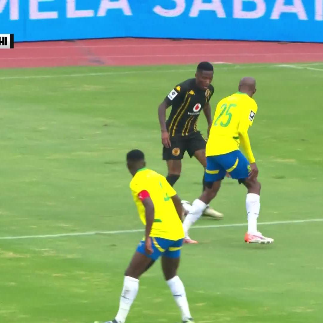 If it was a Kaizer Chiefs defender pushing like Mudau pushes Mmodi here, we would have seen a penalty given! Delayed decision or not!!