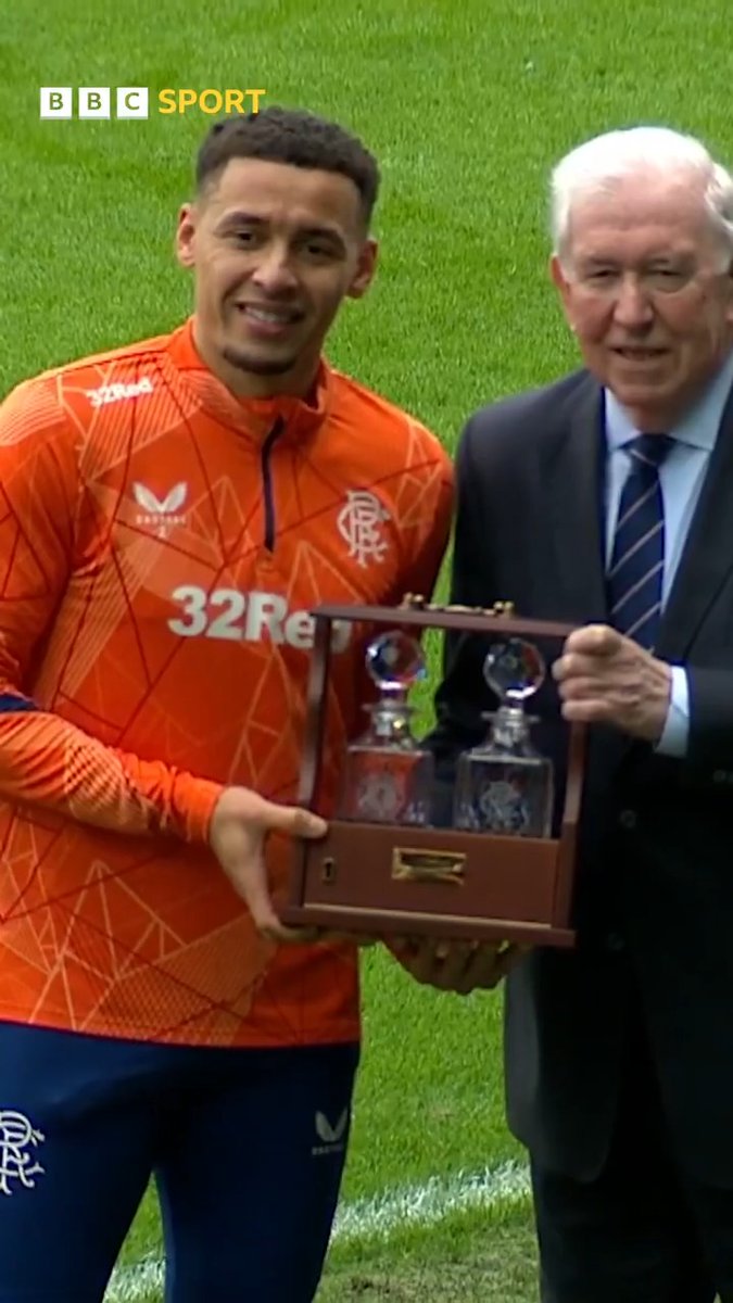 Three captains at Ibrox. โฝ๏ธ John Greig โฝ๏ธ James Tavernier โฝ๏ธ Barry Ferguson Rangers hall of fame inductee Greig helps current captain Tavenier celebrate reaching 500 appearances, while Ferguson returns as manager. #BBCFootball