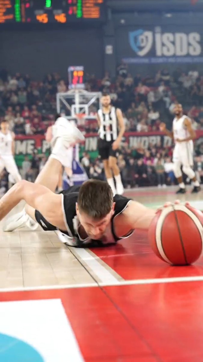 What it means "to play for each other" 🦅 🎥 Beşiktaş GAİN