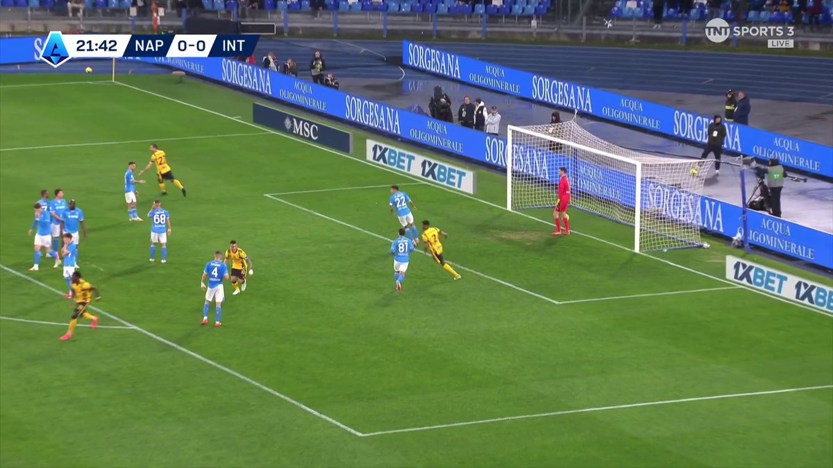 Federico Dimarco scores a stunning free-kick to break the deadlock in this top of the table clash between Inter and Napoli! 💫🇮🇹 📺 TNT Sports &amp; discovery+ UK