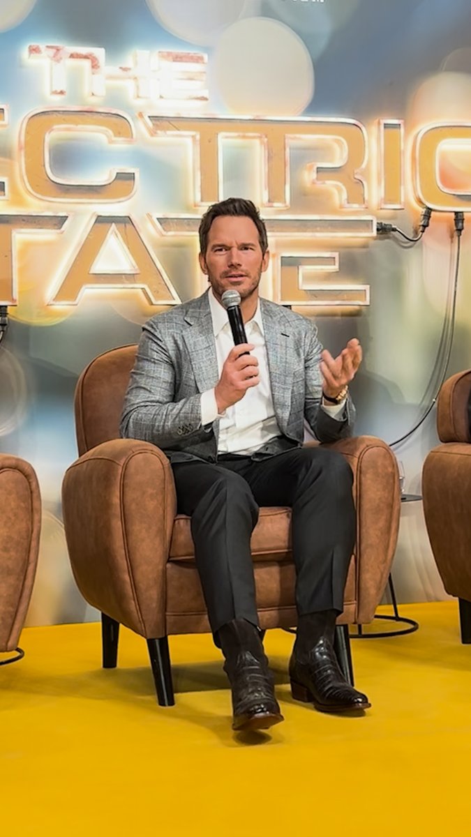 be brave and comment how many unread emails you have..can't be more than Chris Pratt