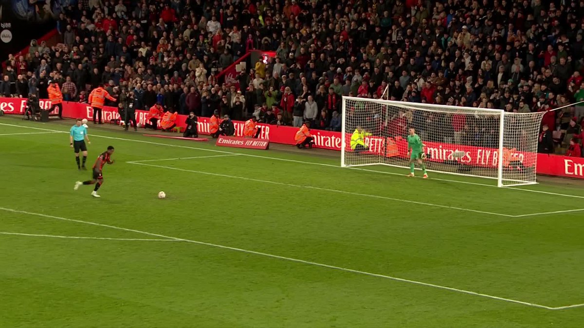 🇨🇴 En tanda de penales, Luis Sinisterra le da la clasificación al #Bournemouth ante #Wolves a los cuartos de final de la FA Cup