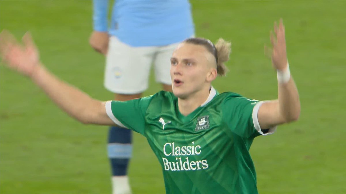 🟢 PLYMOUTH LEAD AT THE ETIHAD! 🟢 Maksym Talovierov with a towering header 💥 #ITVFootball | #EmiratesFACup