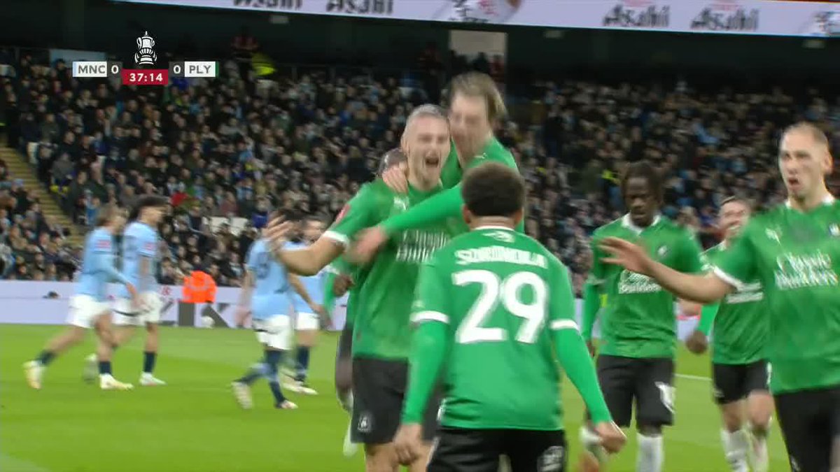 PLYMOUTH ARGYLE HAVE TAKEN THE LEAD OVER MAN CITY AT THE ETIHAD 😱