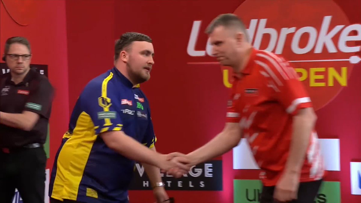 LITTLER BATTLES PAST RATAJSKI! Luke Littler battles his way through to the quarter-finals in Minehead, defying a spirited fightback from Krzysztof Ratajski to complete a 10-8 victory! 📺 #UKOpenDarts