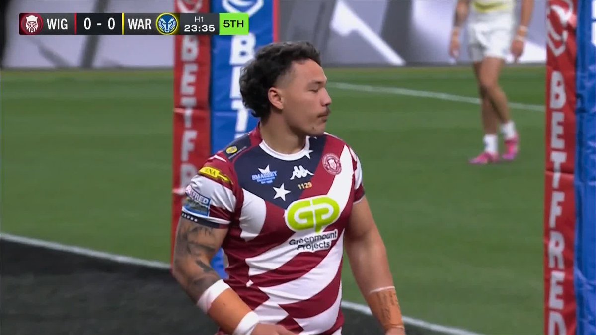Tyler Dupree makes history just moments after coming onto the field! 🇺🇸