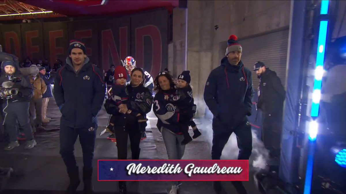 Meredith, Jane, Noa and Johnny Gaudreau Jr. lead the Columbus Blue Jackets out at Ohio Stadium 💙❤️ #StadiumSeries 🇺🇸: ESPN ➡️ 🇨🇦: FX & TVA Sports
