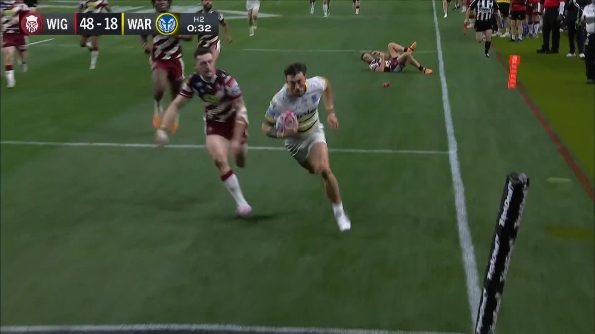 No boot, no problem! ⚡️ Matty Ashton with a stellar try 🔥