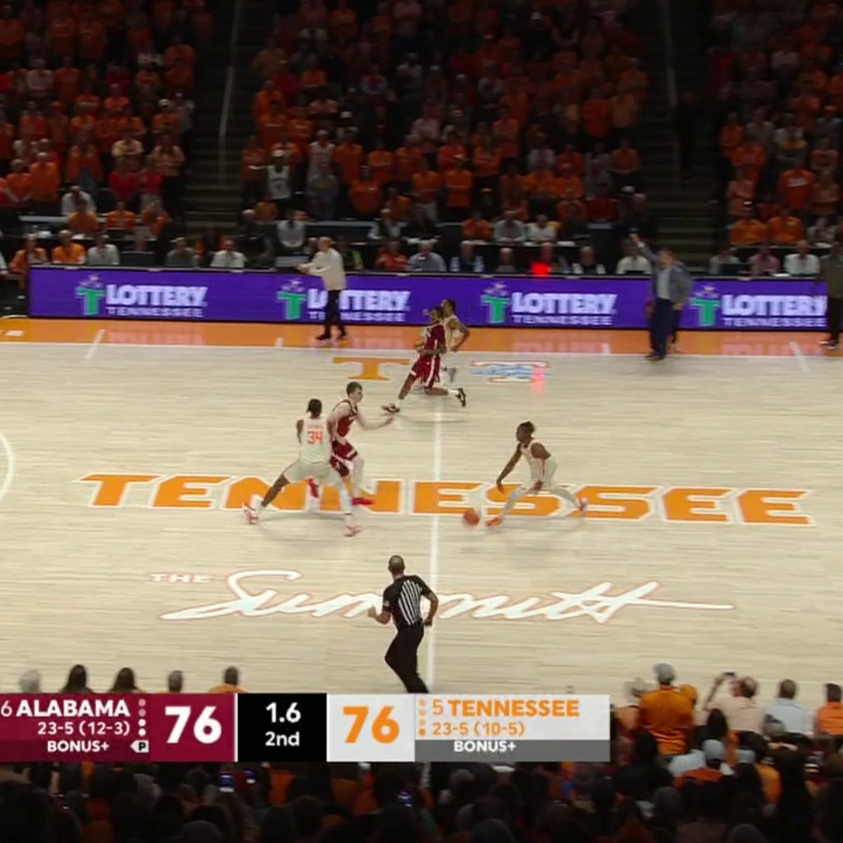 AN INSTANT CLASSIC IN KNOXVILLE 😱 NO. 5 TENNESSEE HITS A BUZZER-BEATER VS. NO. 6 ALABAMA‼️
