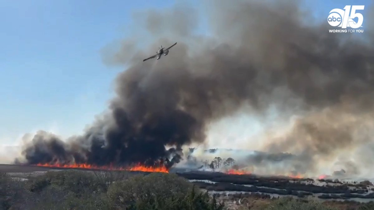 We need to pray… South Carolina is currently experiencing MASSIVE wildfires, and people are currently being evacuated… 🙏🏼🙏🏼🙏🏼