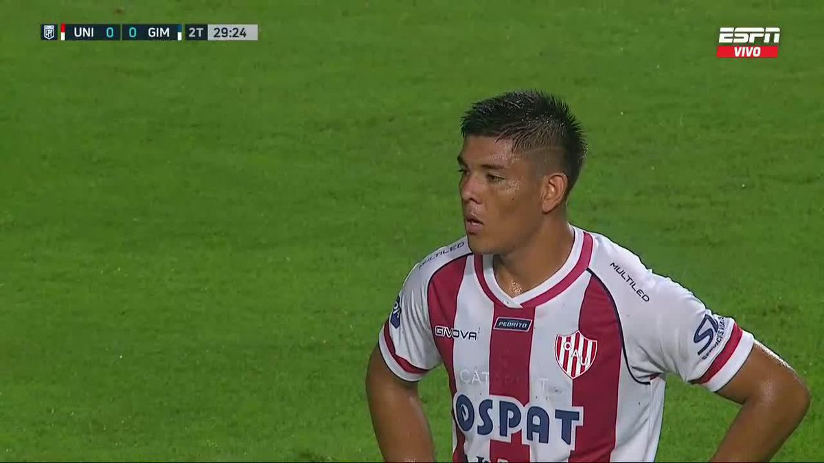 ¡SE VOLVIÓ A SALVAR EL LOBO! El remate de Diego Armando Díaz pegó en el travesaño. 📺 #ESPN