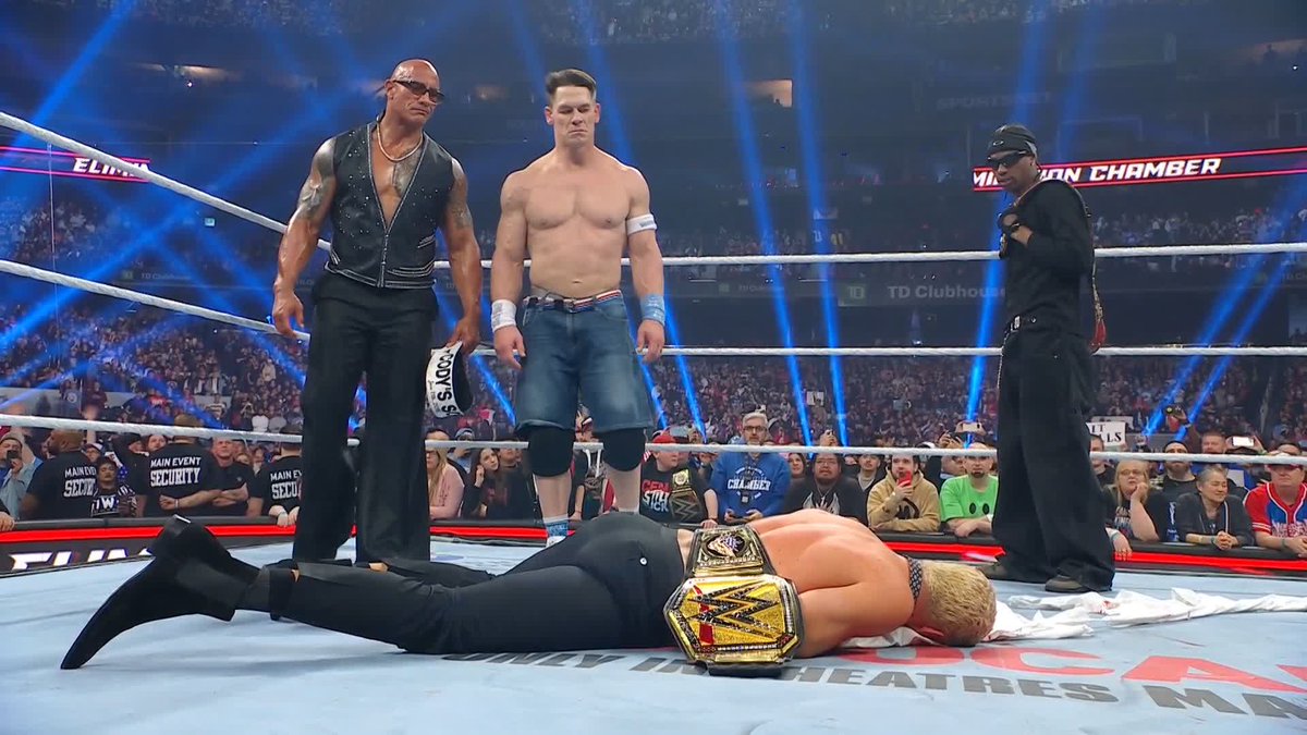 John Cena le dio la espalda a Cody Rhodes y se fue con The Rock & Travis Scott ๐ #WWEChamber