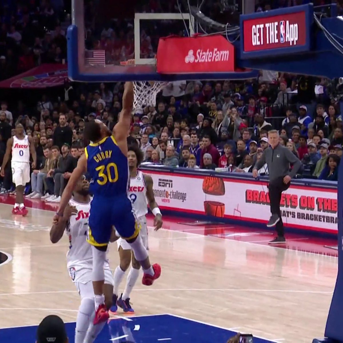 STEPH WITH HIS FIRST DUNK SINCE 2019 🔥