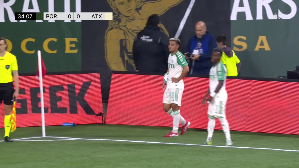 James Pantemis went full-stretch for the save 👐 📺 #MLSSeasonPass: