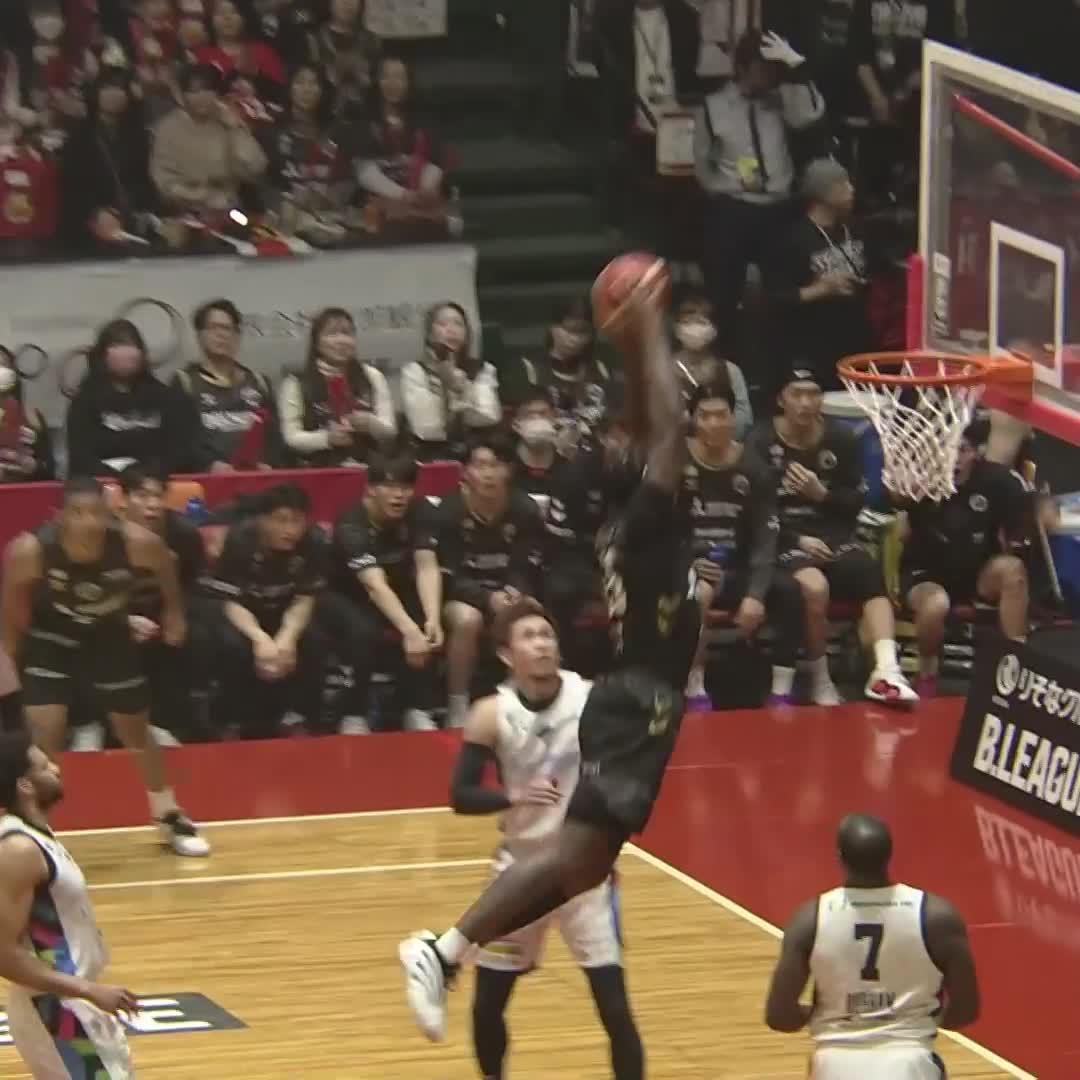 開始早々スーパープレーが飛び出しました🥶 齋藤 拓実 Zylan Cheatham 名古屋ダイヤモンドドルフィンズ 公式 #Bリーグ #りそなグループ