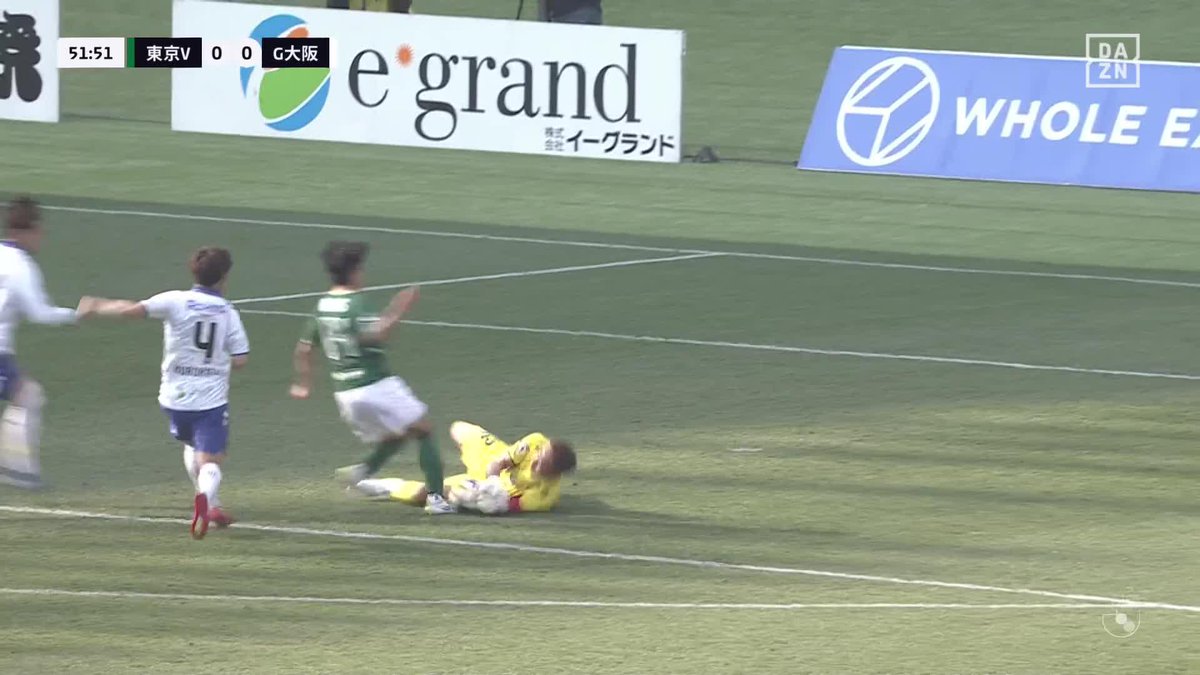 身を挺して守りきった キャプテンマークの #一森純 果敢に飛び出しピンチを防ぐ 🏆明治安田J1第4節 🆚東京V×G大阪 🆓#DAZN LIVE配信中 #Jみようぜ #Jリーグ #東京VG大阪