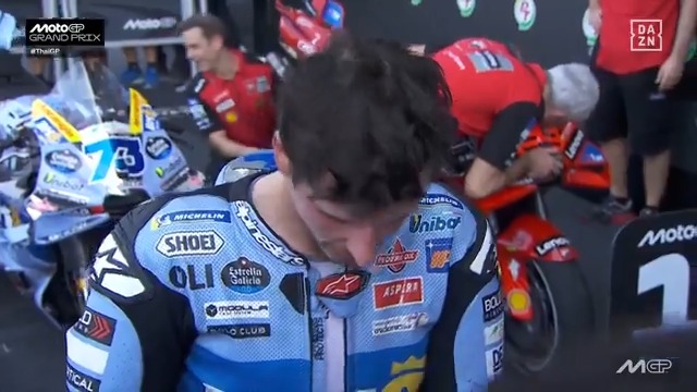 HA NACIDO EL AMOR 💘 Dall'Igna y la imagen de adoración al '93' 😘 Su beso a la Ducati de Marc Márquez después de UN ESTRENO PERFECTO con el equipo oficial 🥰 #ThaiGP 🇹🇭 #MotoGP 🏁
