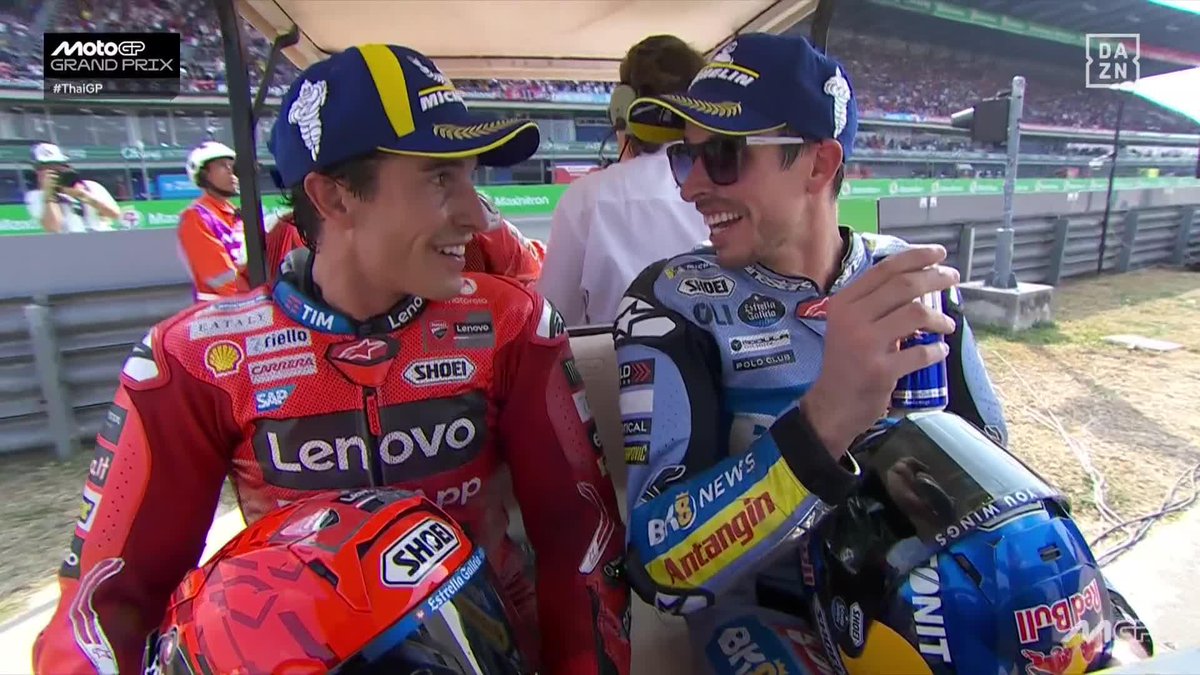 Dos tíos muy chill, de risas, tranquilamente... Como si no hubieran hecho historia siendo los primeros hermanos que dominan un fin de semana de MotoGP 🙌 🔗 #ThaiGP 🇹🇭 #MotoGP 🏁