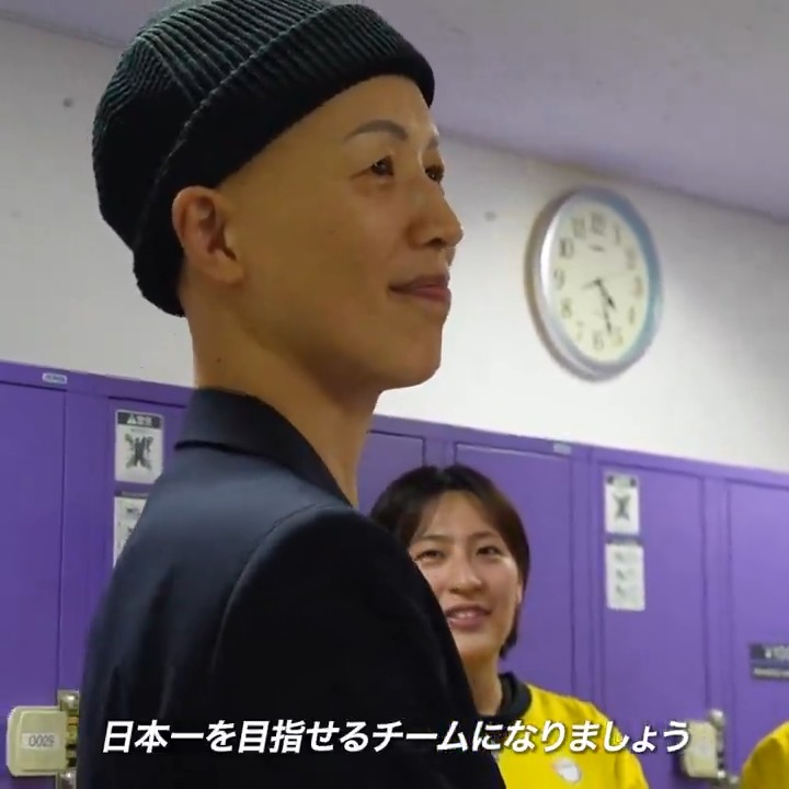 「日本一を目指せるチームになりましょう」 今シーズン、試合後ラストのミーティング。 もがきながらも成長し続けた山梨QBは7連勝で今シーズンを終えました👏👏 山梨クィーンビーズバスケットボールクラブ #大樹生命Wリーグ #Wリーグ