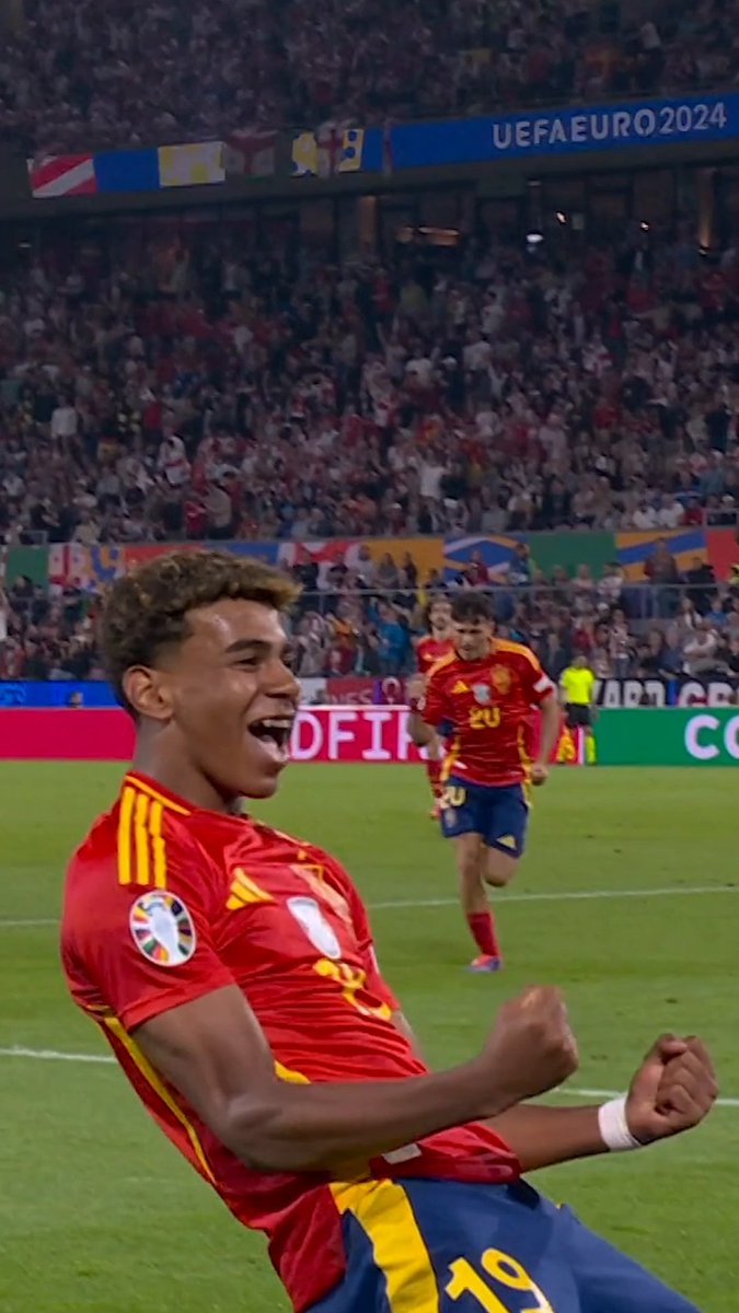 Si en tu primera Eurocopa con 16 años lías esto, es porque estás destinado a ser una estrella mundial de este deporte. Qué absoluta barbaridad.