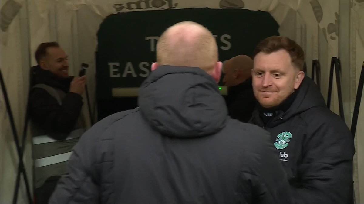 📸 See the celebrations inside the Hibs changing room after their 2-1 win over Hearts ⬇️
