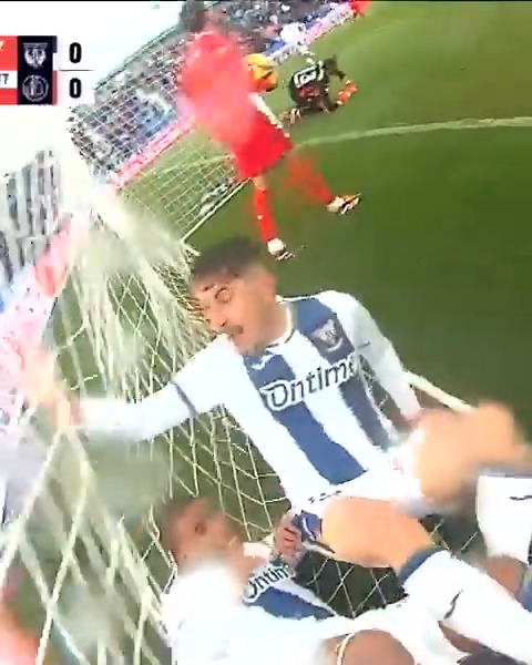 🥒⚽ ¡ÉXTASIS PEPINERO en el #LeganésGetafe! 💙 ¡El C.D. Leganés se adelanta en el 92'! #LALIGAEASPORTS | #LALIGAHighlights