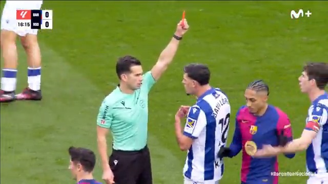 Tarjeta roja a Elustondo tras esta acción sobre Dani Olmo. #LaCasaDelFútbol #LALIGAEASPORTS