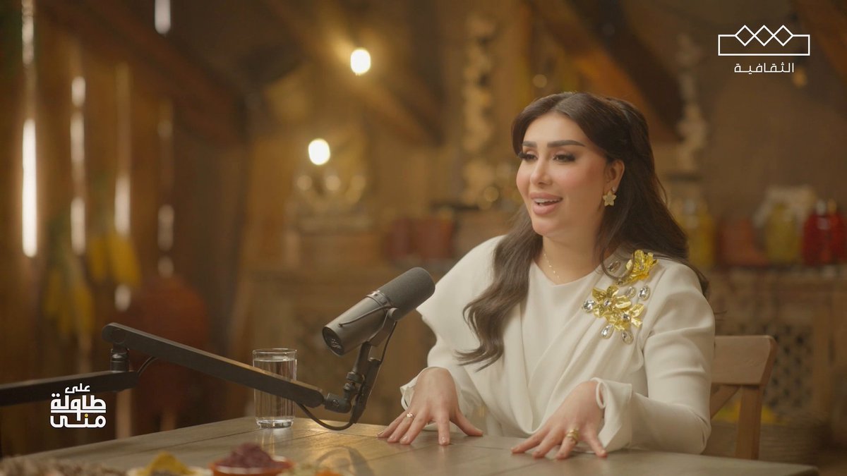 هنادي الكندري من على طاولة منى: "حاولت أطبق نظام بابا بالغداء في بيتي لأن بسبب نظامه صرت أملك ذكريات غالية على قلبي".