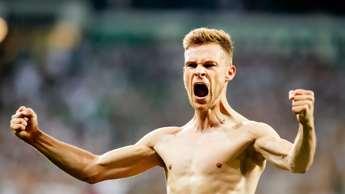 Kimmich was elite at RB the 2018/19 season... So many cross assists...