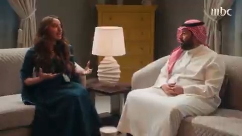 المشهد بقدر ماهو مضحك وكوميدي لنا مواليد الثمانينيات لكنه يعكس الفجوة الكبيرة مع مواليد عام الألفين، هذه المعالجة الدرامية واقعية وأبدع فيها الفنان إبراهيم حجاج..
