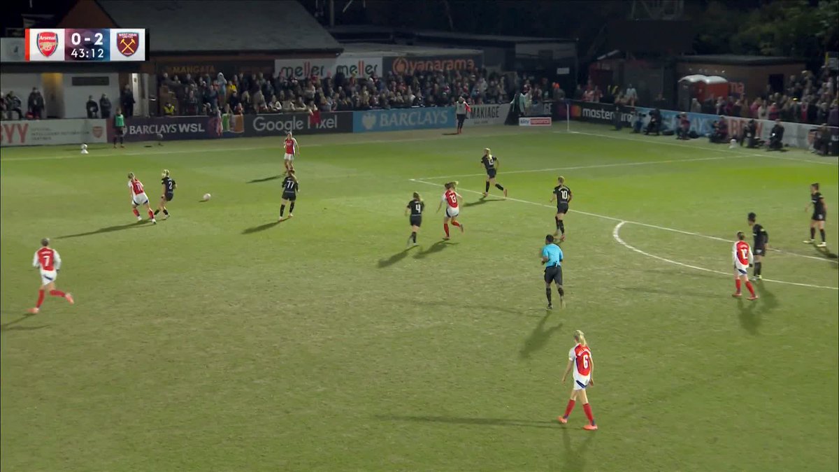 What a FINISH! Chloe Kelly gets her first goal since returning to Arsenal! 🔥