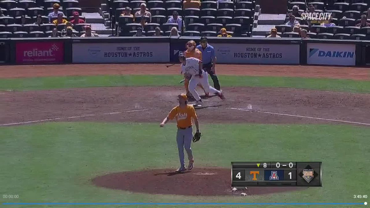Really nice snag by Reese for out No. 1 here in the eighth. LHP Dylan Loy will take over for Snead after another outstanding outing from him. 📺 #GBO // #BeatArizona