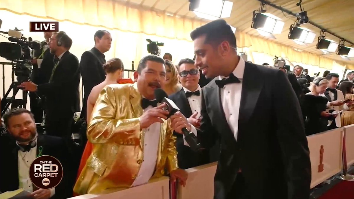 Our very own Omar Raja is a natural on the red carpet 👏 📺 The #Oscars, 7 PM ET on ABC/Hulu