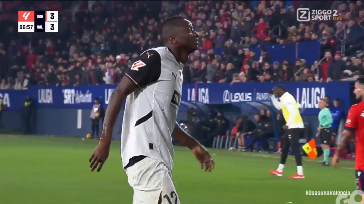 𝐖𝐎𝐎𝐇𝐎𝐎𝐎𝐎 UMAR SADIQ! 🥵 Een knotsgekke wedstrijd wordt nog gekker als de Nigeriaan DIT doet voor een late gelijkmaker ❤️‍🔥 #ZiggoSport #LaLiga #OsasunaValencia