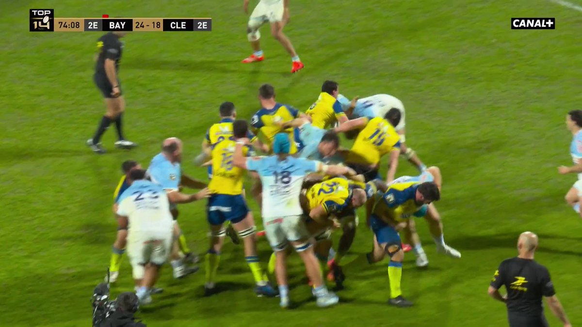 L'essai MONUMENTAL des Bayonnais 🔥 L'Aviron Bayonnais fait un grand pas vers la victoire après ce superbe essai marqué par Baptiste Germain ! #ABASM | #TOP14