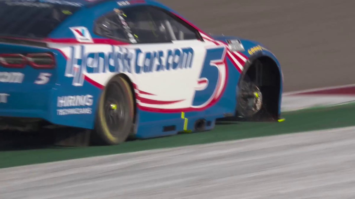 Well, that's not good. Kyle Larson's wheel fell off. 🫣