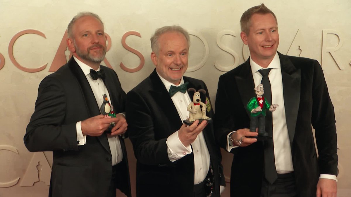 ‘Wallace &amp; Gromit: Vengeance Most Fowl’ team and stars stun on the #Oscars red carpet.