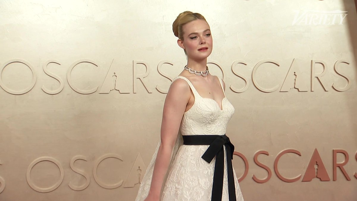 Elle Fanning stuns at the Oscars.