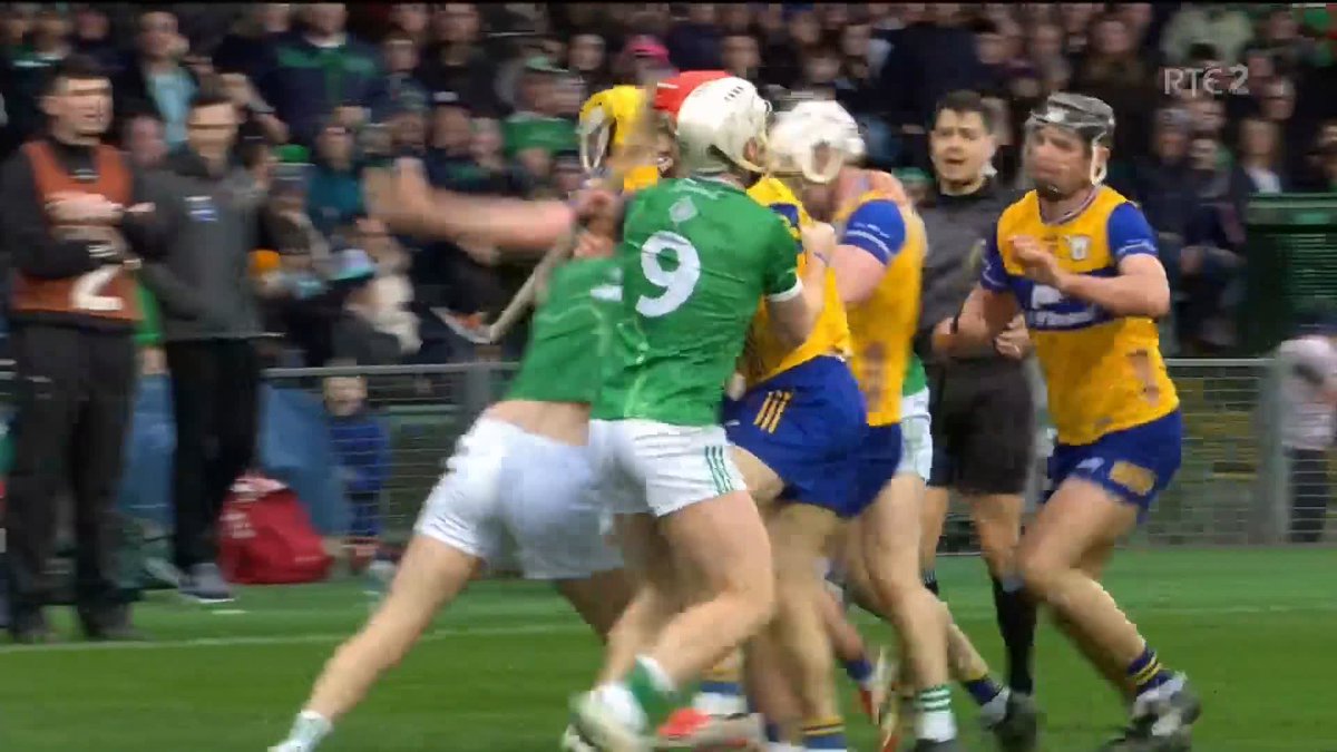 While one red card was shown, could there have been more given out in the Clare-Limerick match? Joe Canning scrutinises some of the main flashpoints 📺 Watch Allianz League Sunday live: