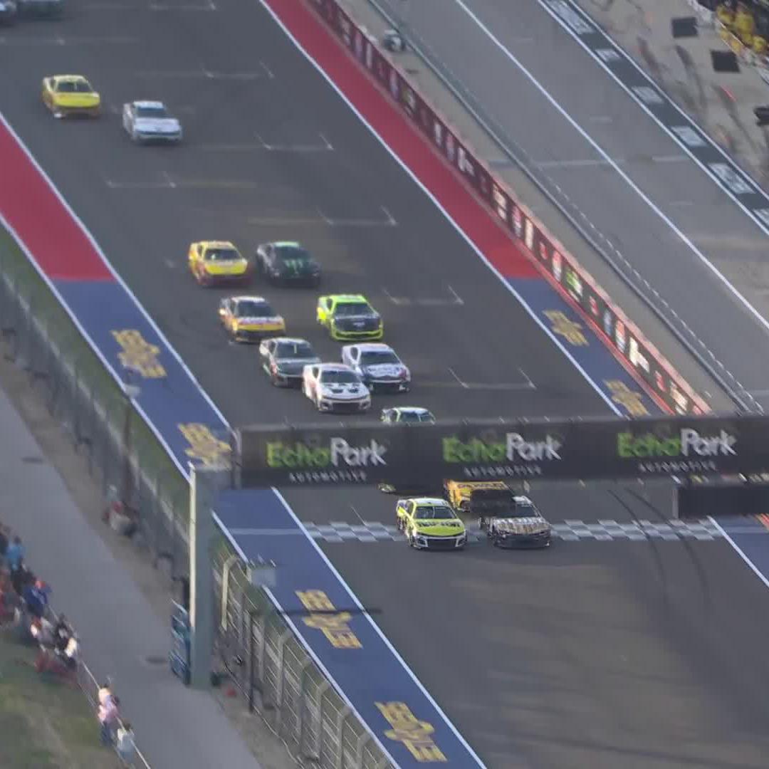 A great restart by Kyle Busch! He remains in the lead.