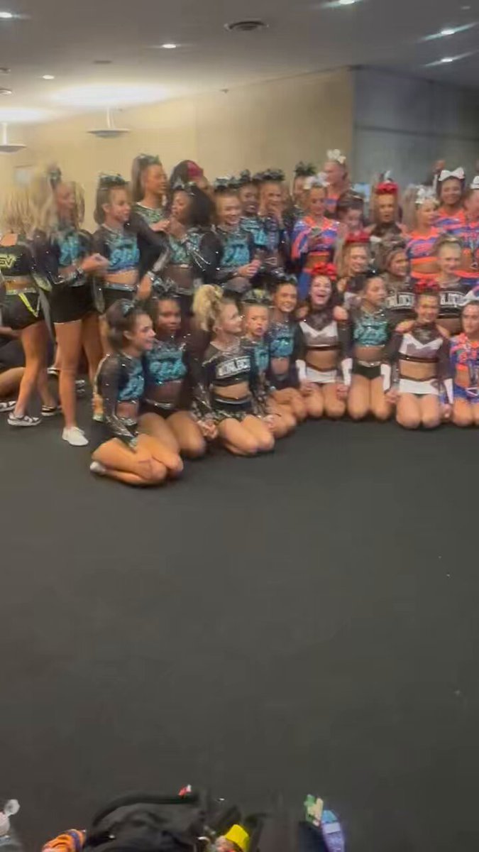 SISTERS FOREVER SISTERS FOR GOOD!!!! KC CHEER 𝔖𝔢𝔫𝔦𝔬𝔯 𝔈𝔩𝔦𝔱𝔢 World Cup Shooting Stars ORANGE 🍊