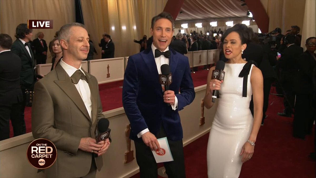 Best Supporting Actor nominee Jeremy Strong gets emotional seeing a picture of himself as a child in the stands of the 1993 #Oscars: “It’s incredible to be here. It’s a dream.”
