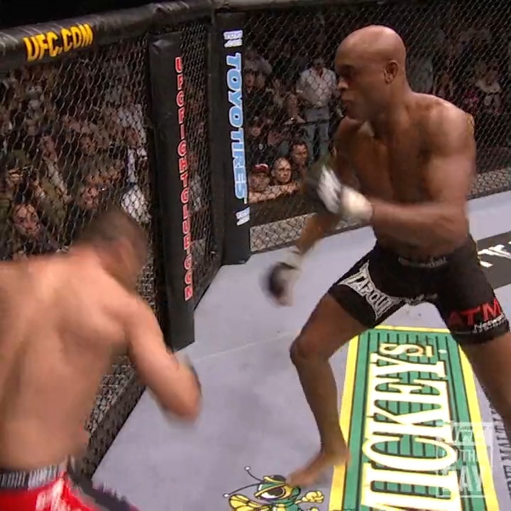 A superluta entre 🇧🇷 Anderson Silva, campeão peso-médio (84kg) do UFC, e 🇺🇸 Dan Henderson, campeão meio-médio (83kg) do PRIDE, pelo UFC 82 completou 17 anos. Na ocasião, Anderson defendeu seu cinturão unificando os títulos entre as duas organizações.