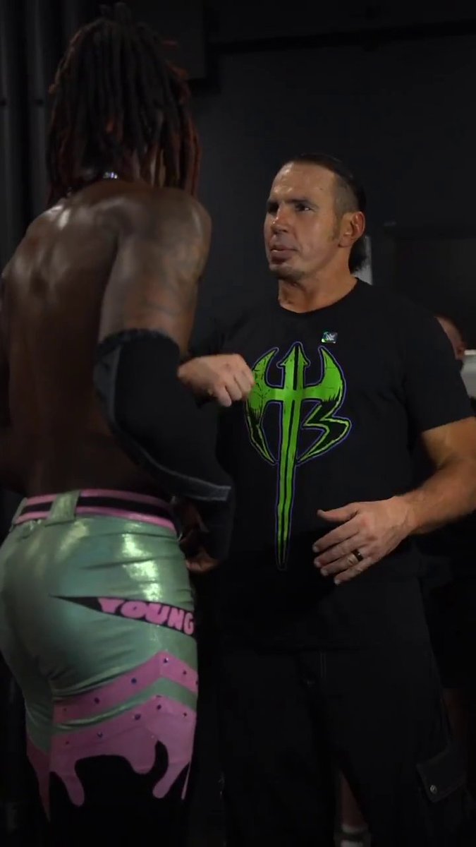 Just some Carolina love between Je’Von Evans and The Hardy Boyz ❤️ #WWENXT