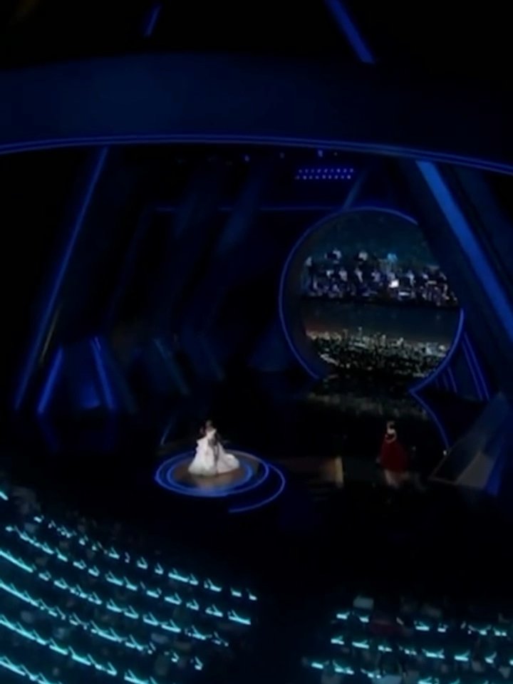 And that’s how you open the Oscars!