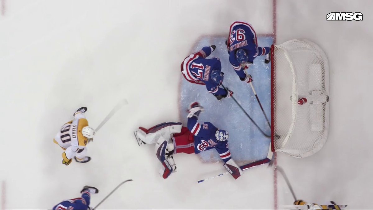 How 'bout this acrobatic stop by Jonathan Quick! 😳 Yep, he's still got it. 📺: Sportsnet or stream on Sportsnet+ ➡️