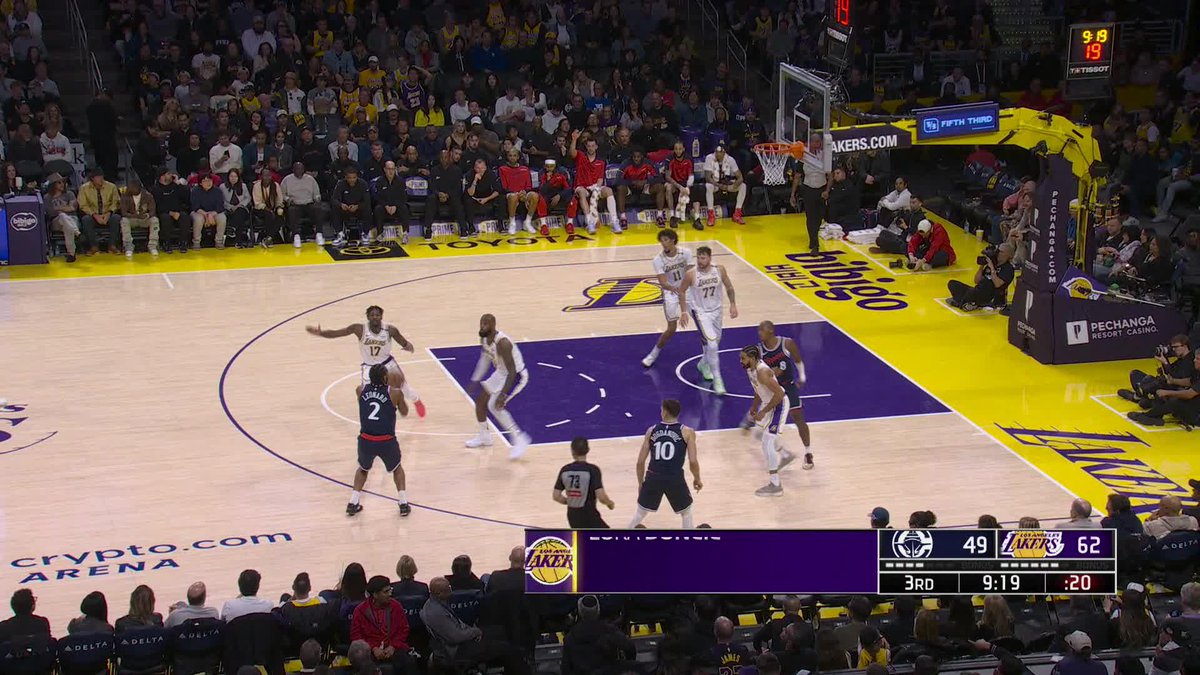 Luka Doncic in win over Clippers: 29 PTS 9 AST 6 REB Lakers have won 11 straight against .500 or better teams. Up to the #2 seed in the West.