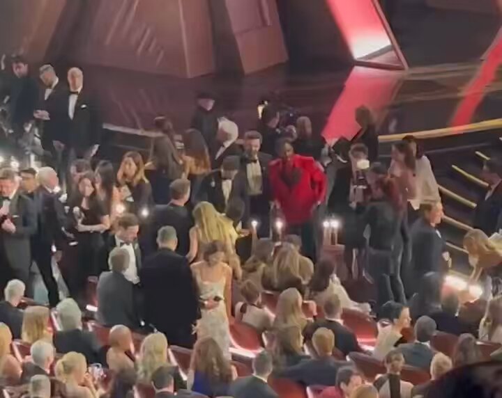 Timothée Chalamet congratulates Adrien Brody after his Best Actor win at the #Oscars last night. Entertainment Tonight | X