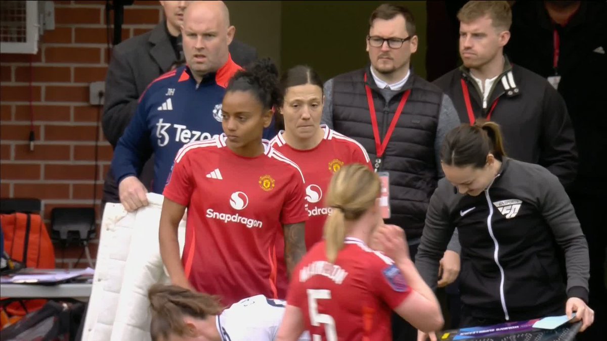 Manchester United's Brazil forward Geyse has said she finds it "agonising and lonely" staying somewhere she is not happy.